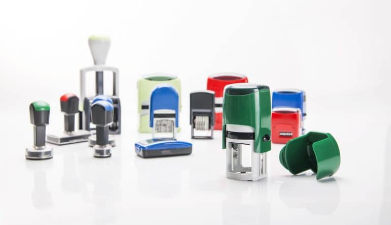 Personalizowane pieczątki firmowe – jak wyróżnić swoją markę?